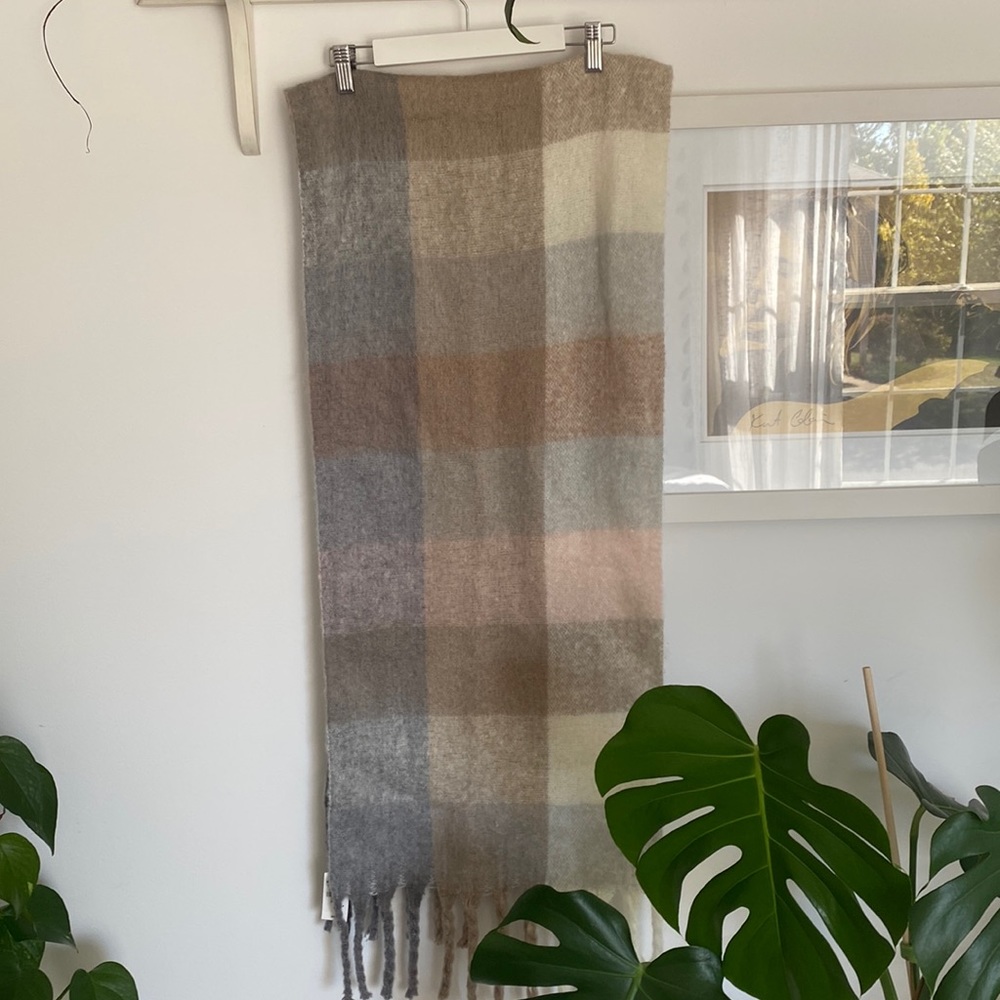 Express Scarf 🧣 - Picture 3 of 5